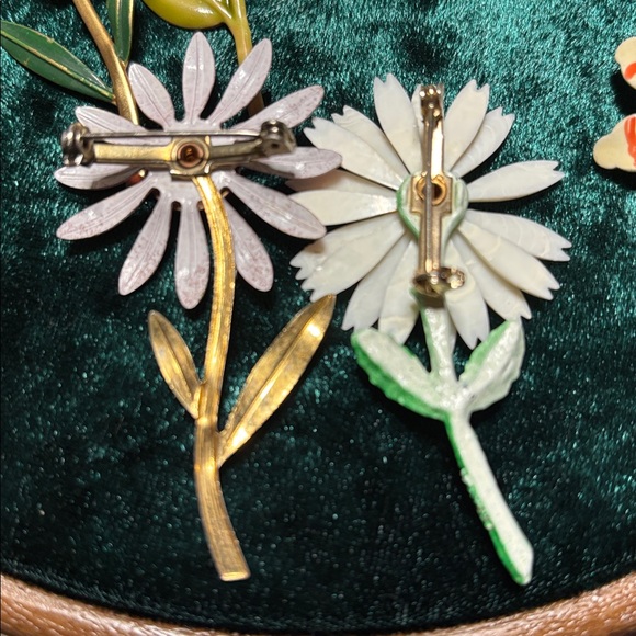 Bundle of 11 vintage flower brooches & earrings - Picture 10 of 14